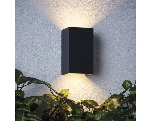 Čierne vonkajšie nástenné svietidlo so svetelným efektom