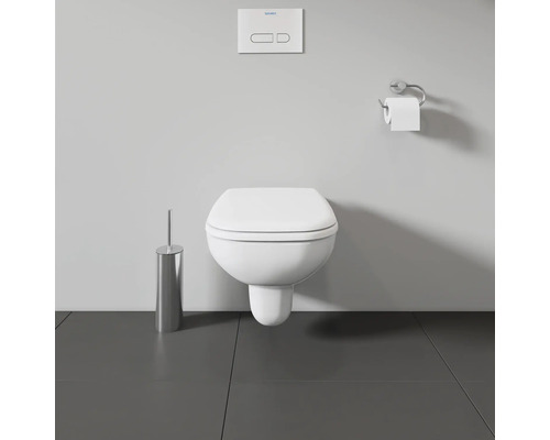 Závesné hlboké splachovacie WC s držiakom toaletného papiera, splachovacím tlačidlom a WC kefou