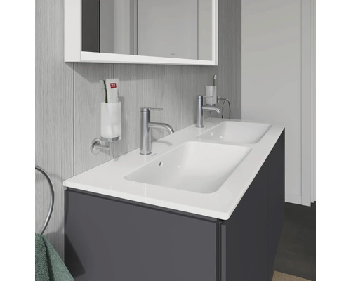 Dvojité umývadlo so skrinkou v kúpeľni