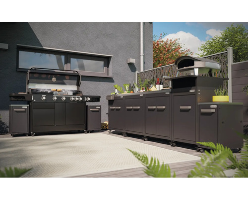 Vonkajšia kuchyňa s grilom a pecou na pizzu na terase