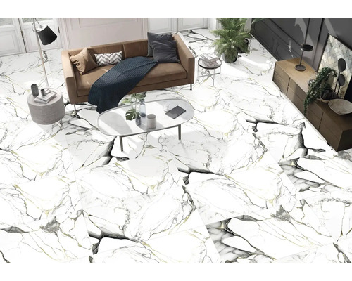 Obývacia izba s podlahovými dlaždicami so vzhľadom mramoru, pohovkou a konferenčným stolíkom