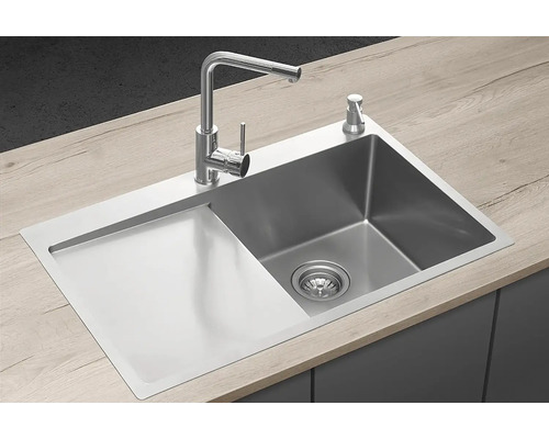 Nerezový drez s odkvapkávacou plochou, batériou a dávkovačom saponátu