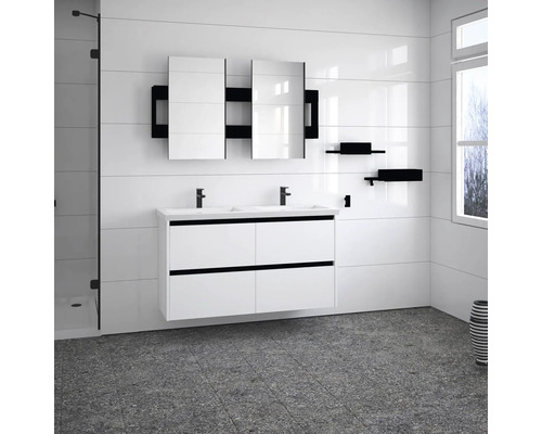 Moderná kúpeľňa s bielym dvojitým umývadlom a zrkadlovou skrinkou