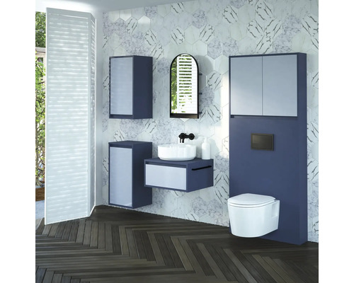 Moderná kúpeľňa s umývadlom, zrkadlovou skrinkou, toaletou a šesťuholníkovými dlaždicami