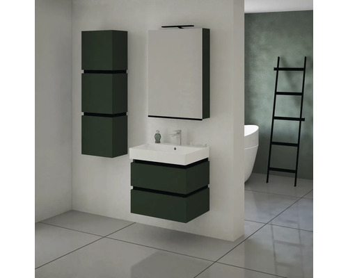 Kúpeľňa s umývadlovou skrinkou, zrkadlovou skrinkou a vysokou skrinkou