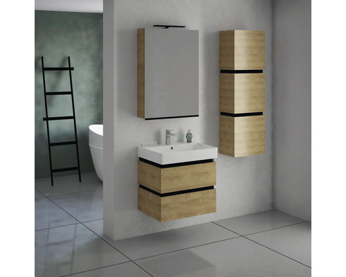 Kúpeľňa s umývadlom, zrkadlovou skrinkou a vysokou skrinkou