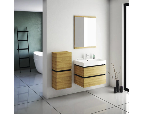 Kúpeľňa s umývadlom, zrkadlovou skrinkou a policovým rebríkom