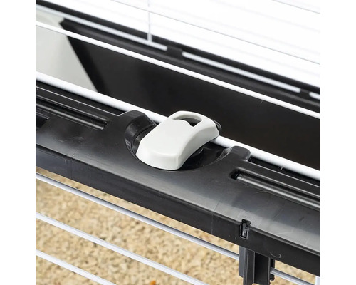 Detailný pohľad na uzáver klietky pre malé zvieratá