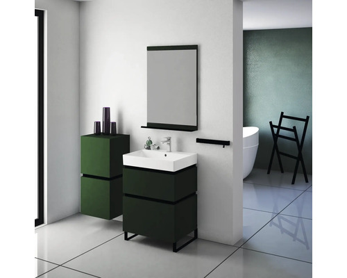 Moderná kúpeľňa s umývadlom, zrkadlom a úložným priestorom