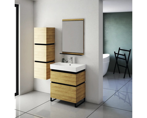 Kúpeľňa s umývadlovou skrinkou, zrkadlom a vysokou skriňou vo svetlom drevenom dizajne