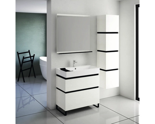 Kúpeľňa s umývadlom, zrkadlom a vysokou skrinkou vo svetlom dizajne