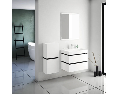 Moderná kúpeľňa s umývadlom, zrkadlovou skrinkou a vysokou skrinkou