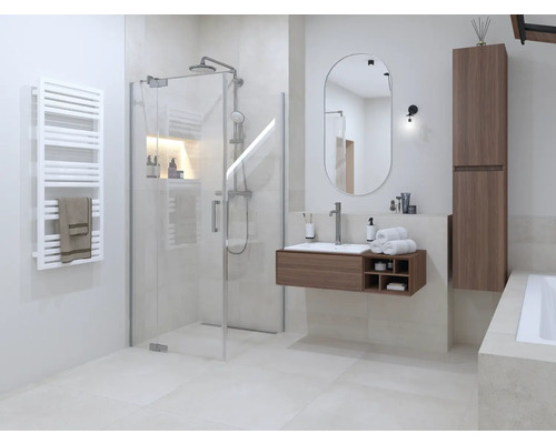 Svetlá kúpeľňa so sprchou, skrinkou pod umývadlo, zrkadlom, ohrievačom uterákov a vaňou