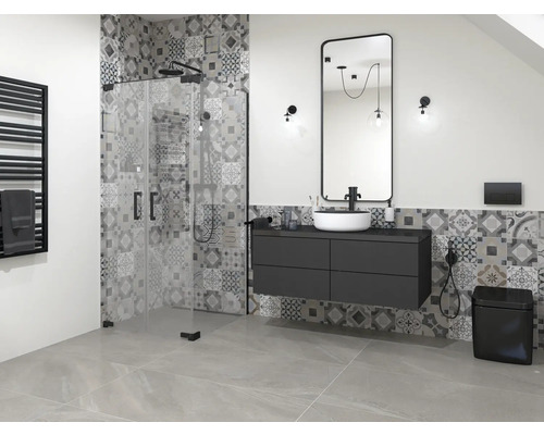 Moderná kúpeľňa so sprchovacím kútom, umývadlovou skrinkou a mozaikovými obkladmi