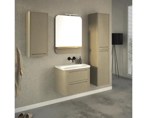 Kúpeľňa s umývadlom, zrkadlová skrinka, vysoká skrinka a umývadlo