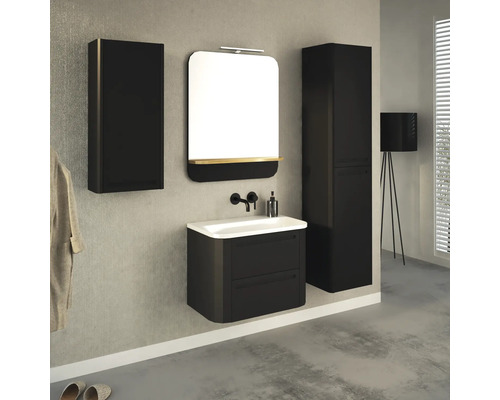 Moderná kúpeľňa s čiernym umývadlom, zrkadlovou skrinkou a vysokou skrinkou