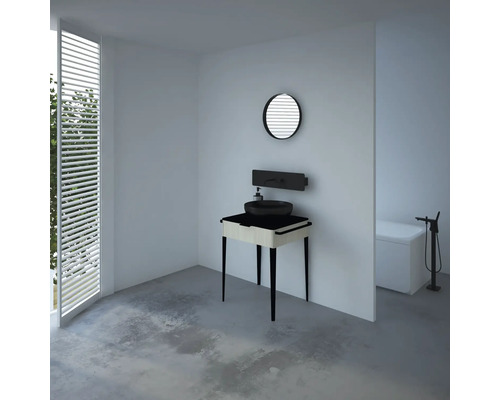 Moderná kúpeľňa s umývadlom, zrkadlom a vaňou