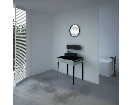 Moderná kúpeľňa s umývadlom, okrúhlym zrkadlom a voľne stojacou vaňou