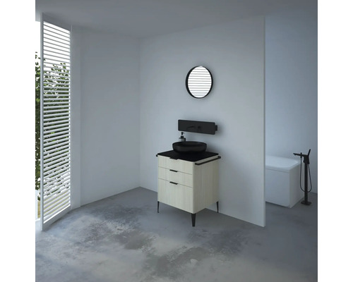 Moderná kúpeľňa s umývadlovou skrinkou, zrkadlom a vaňou