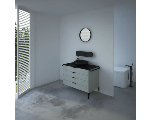 Kúpeľňa s umývadlom, zrkadlom a vaňou