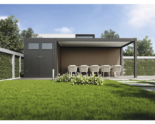 Scéna so záhradným domčekom a pergolou so záhradným stolom a stoličkami