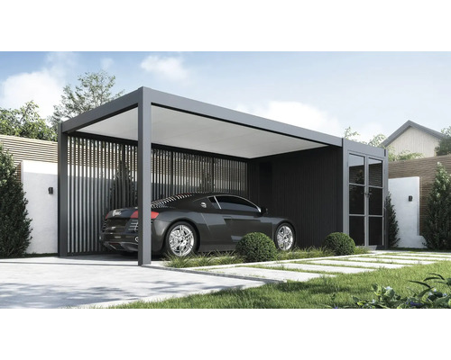 Moderný prístrešok pre auto s plochou strechou, bočnými stenami a zaparkovaným autom v záhrade.