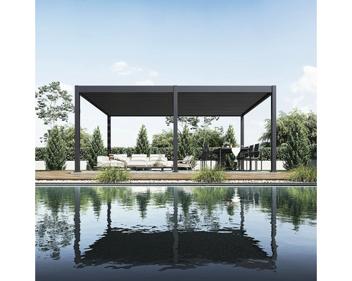 Voľne stojaca pergola so sedením a jedálenským stolom vedľa bazéna