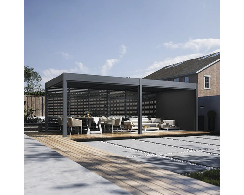 Moderné zastrešenie terasy so záhradným nábytkom na drevenej terase