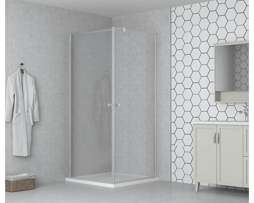 Rohová sprcha s čírym sklom a sprchovacou vaničkou vo svetlej kúpeľni