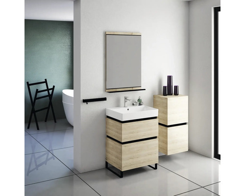 Moderná kúpeľňa s umývadlom, zrkadlom a držiakom na uteráky