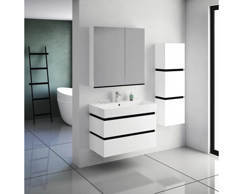 Moderná kúpeľňa s umývadlovou skrinkou, zrkadlovou skrinkou a vysokou skrinkou