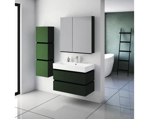 Moderná kúpeľňa s umývadlovou skrinkou, zrkadlovou skrinkou a regálom