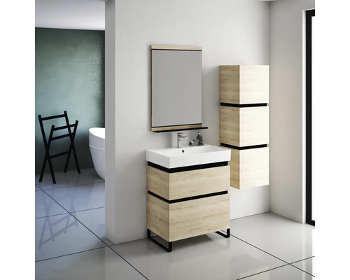 Kúpeľňová scéna s umývadlom, zrkadlom a vysokou skrinkou vo svetlom drevenom dekore