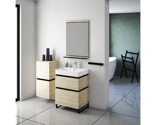 Moderná kúpeľňa s umývadlovou skrinkou, zrkadlom a vaňou