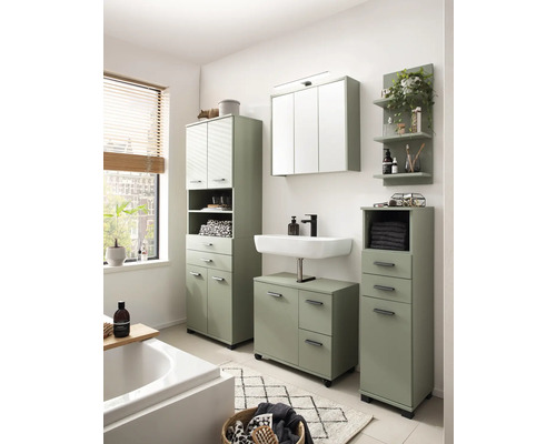 Kúpeľňa s umývadlom, zrkadlovou skrinkou, vysokou skrinkou a policami vo svetlom dizajne