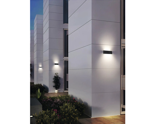 Vonkajší pohľad na budovu s inštalovanými vonkajšími nástennými svietidlami na osvetlenie