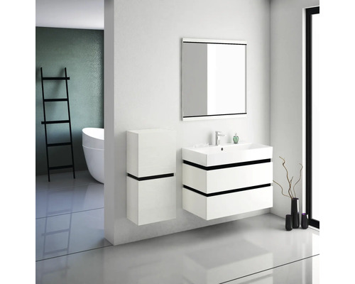 Kúpeľňa s umývadlovou skrinkou, zrkadlovou skrinkou a vysokou skrinkou vo svetlom dizajne