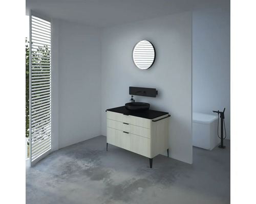 Moderná kúpeľňa s umývadlom, okrúhlym zrkadlom a vaňou