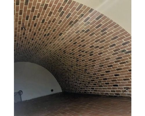 Tehlová klenba s tehlovou podlahou