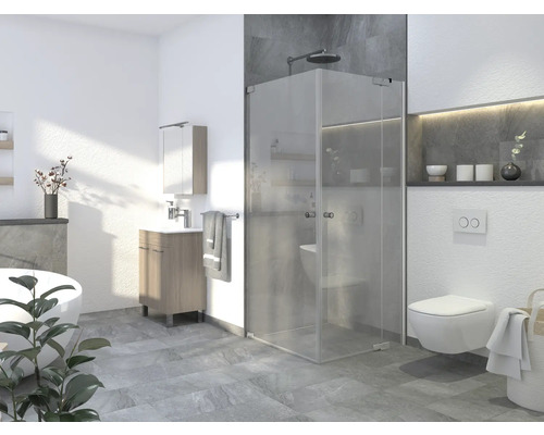 Svetlá kúpeľňa so sprchou, umývadlom, toaletou a dlaždicami