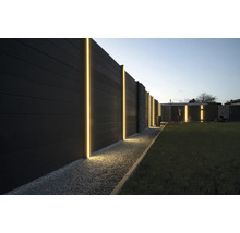 Záhrada s plotom a integrovaným osvetlením