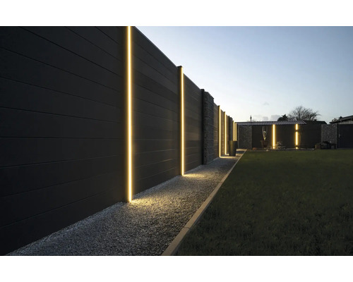 Záhrada s plotom a integrovaným osvetlením