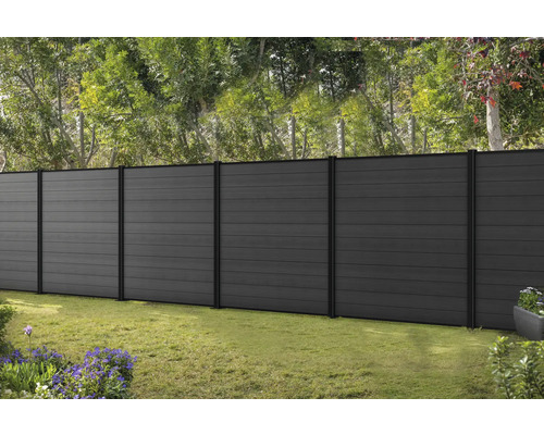 Záhradný pohľad s plotom z WPC prvkov