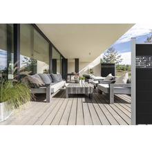 Terasa s drevenou terasou, posedením a zástenou