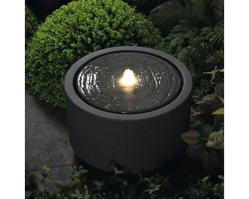 Okrúhla fontána s vodou a osvetlením do záhrady