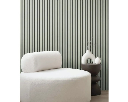 Interiérová scéna s kreslom, odkladacím stolíkom a stenovými panelmi