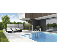 Exteriér s bazénom, lehátkami a zástennou