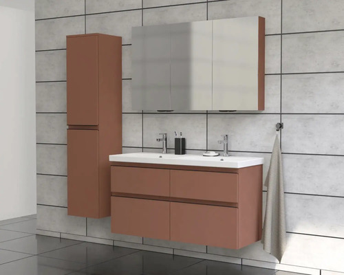 Moderná kúpeľňa s umývadlom, zrkadlovou skriňou a vysokou skriňou