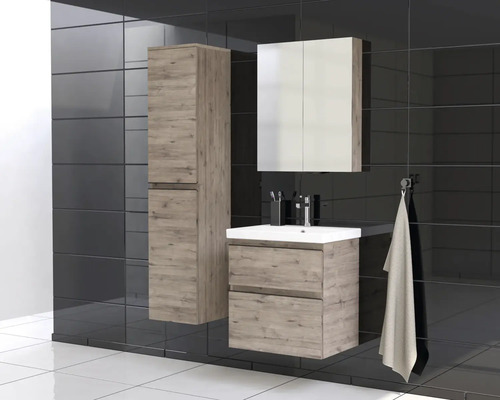 Kúpeľňa s umývadlom, zrkadlovou skrinkou a vysokou skrinkou v modernom dizajne