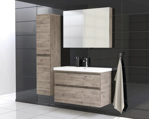 Kúpeľňa s umývadlom, zrkadlovou skrinkou a vysokou skrinkou v drevenom dizajne